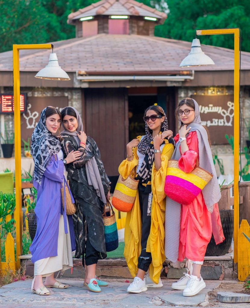 ترندهای تابستان ۲۰۲۵: دامن، صندل و کراپ‌کت؛ ترکیب خنک و شیک!