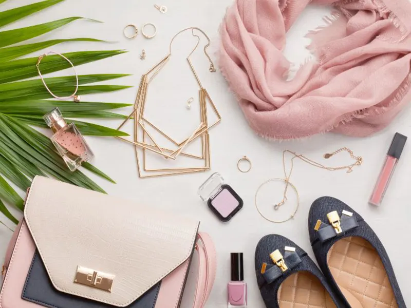 خرید راحت و سریع لوازم آرایشی و لباس